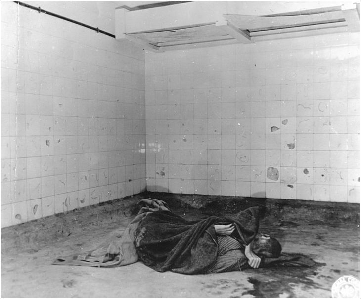 Mauthausen - prisoner lies dead in the showers